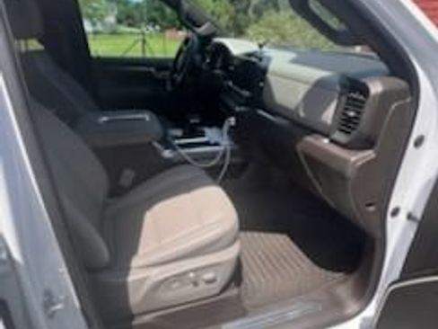 Used 2022 Chevrolet Silverado 1500 LTZ w/ LTZ Premium Package AWD/4WD image 3