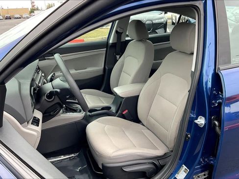 Used 2019 Hyundai Elantra SE image 28