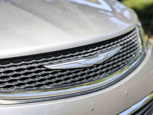 Used 2015 Chrysler 200 Limited w/ Convenience Group FWD image 10