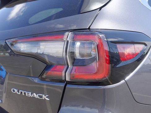 Certified 2022 Subaru Outback Premium AWD/4WD image 5