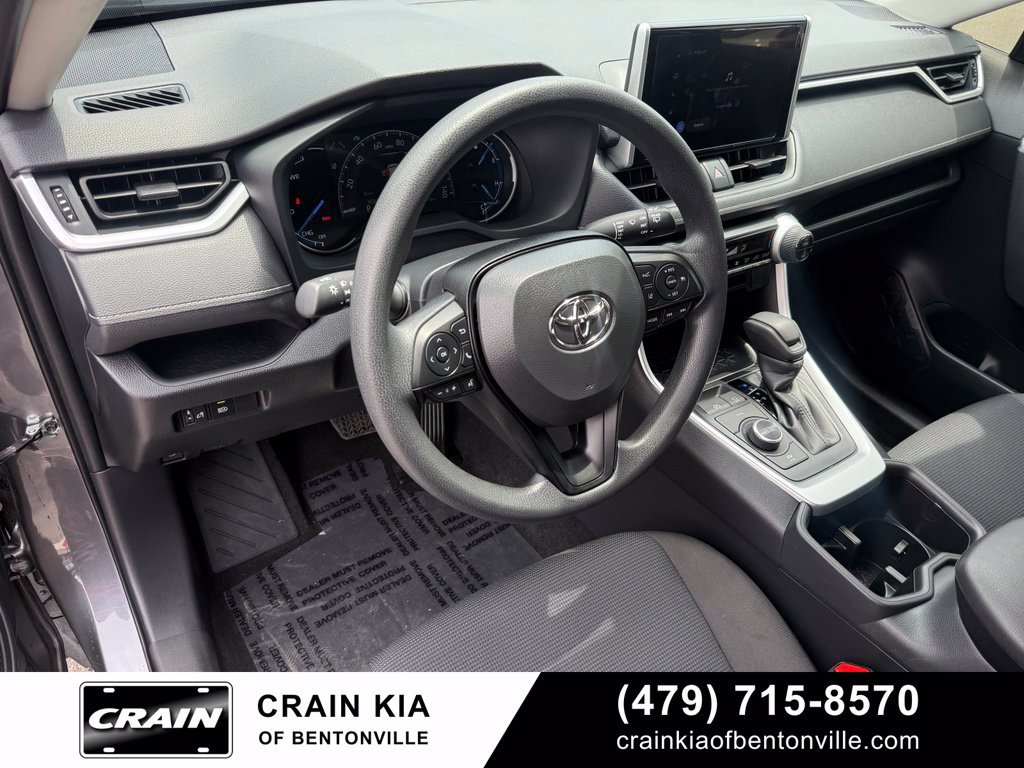 Used 2025 Toyota RAV4 LE AWD/4WD image 9
