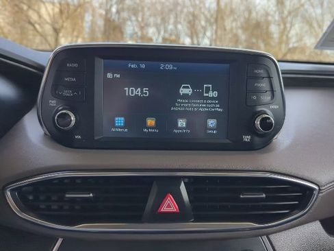 Used 2020 Hyundai Santa Fe SE image 6