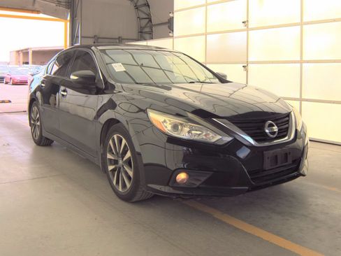 Used 2016 Nissan Altima 2.5 SL w/ 2.5 Technology Package FWD image 2