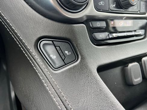Used 2019 Chevrolet Suburban LT image 40
