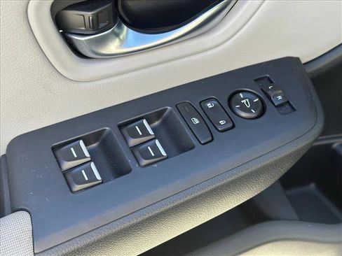 Used 2023 Honda Pilot LX image 18