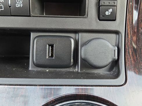 Used 2017 Chevrolet Traverse LT w/ Style and Technology Package image 14