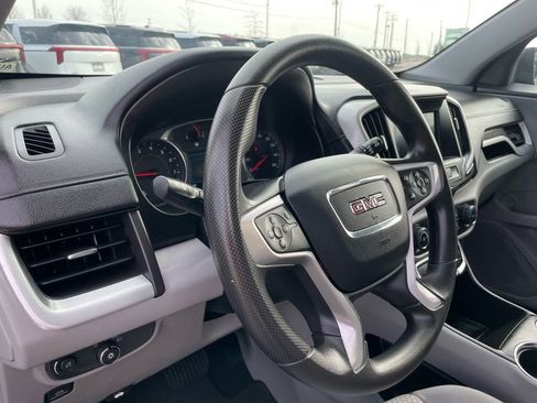 Used 2024 GMC Terrain SLE image 8