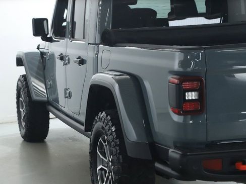 Used 2025 Jeep Gladiator Mojave AWD/4WD image 39