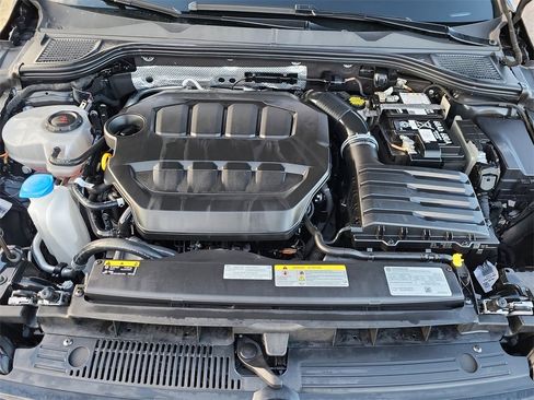 Used 2024 Volkswagen Golf R image 21