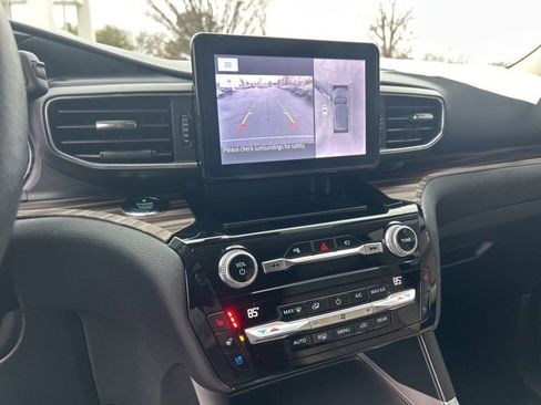 Used 2021 Ford Explorer Limited w/ Equipment Group 301A image 25