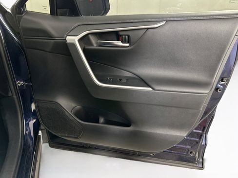 Used 2019 Toyota RAV4 Limited AWD/4WD image 33