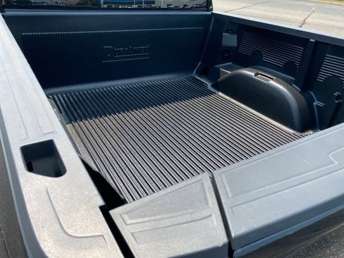 Certified 2025 GMC Sierra 1500 SLT RWD image 21