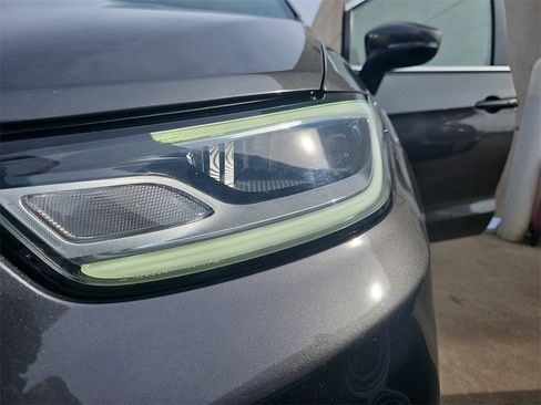 Used 2023 Chrysler Pacifica Touring-L image 29