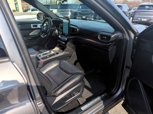 Used 2021 Ford Explorer Platinum w/ Equipment Group 601A image 12