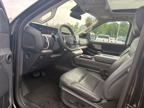 Used 2025 Ford Expedition Active AWD/4WD image 23
