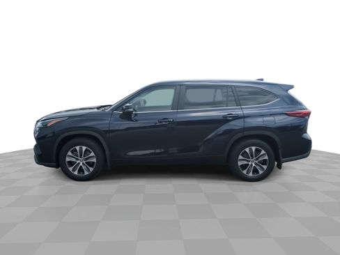 Used 2023 Toyota Highlander XLE FWD image 5