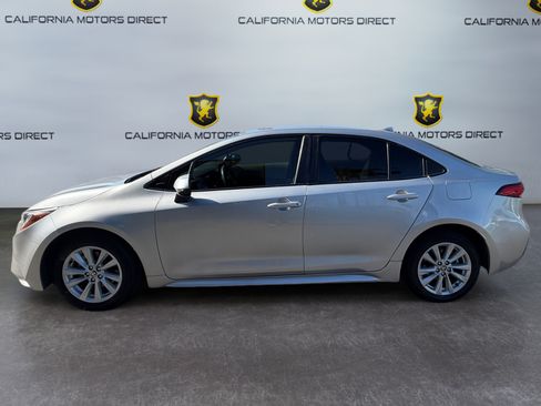 Used 2024 Toyota Corolla LE w/ LE Convenience Package FWD image 2