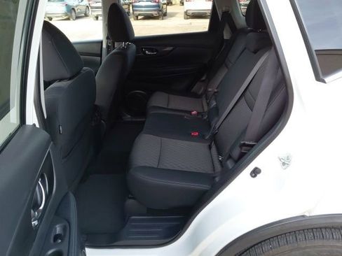 Used 2018 Nissan Rogue SV image 23