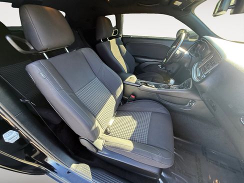 Used 2019 Dodge Challenger SXT image 19