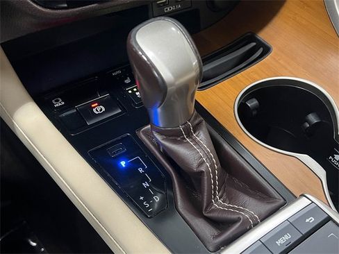 Certified 2020 Lexus RX 450h AWD w/ Premium Package image 21