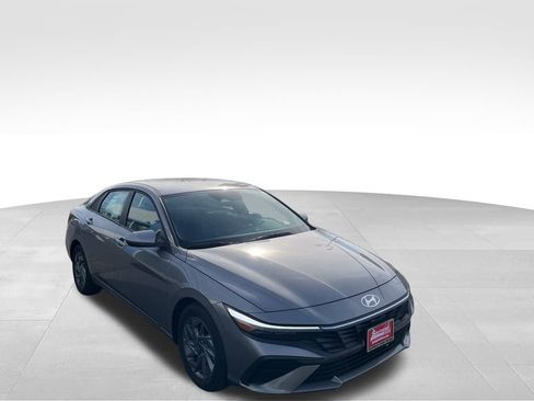 Used 2024 Hyundai Elantra SEL image 29