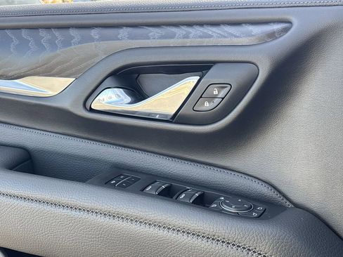 Used 2021 GMC Yukon XL Denali w/ Denali Premium Package image 23