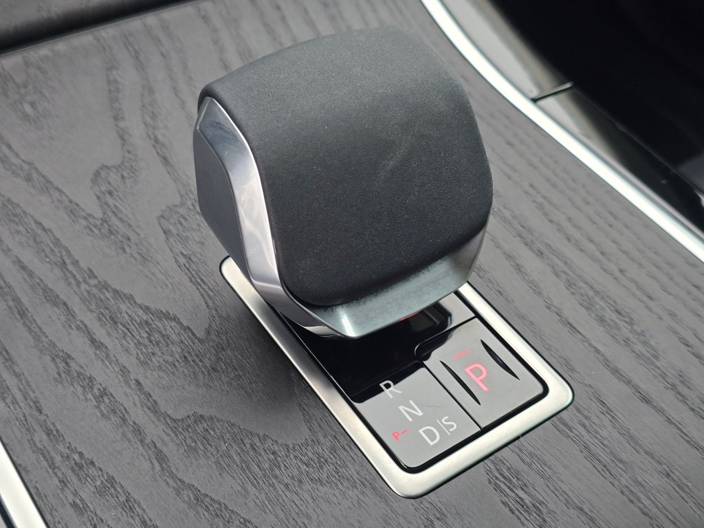 Used 2024 Land Rover Range Rover Evoque Dynamic SE AWD/4WD image 16