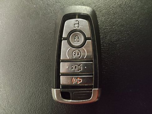 Used 2018 Ford Edge Titanium w/ Ford Safe & Smart Package FWD image 32