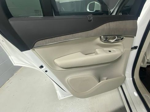 Used 2024 Volvo XC90 T8 Ultimate w/ Protection Package AWD/4WD image 7