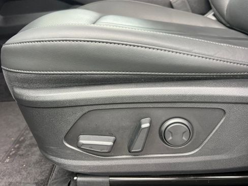 Certified 2025 Kia Sorento S image 14