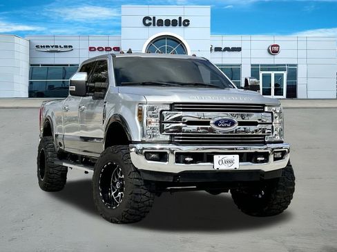 Used 2019 Ford F250 Lariat w/ Chrome Package image 1
