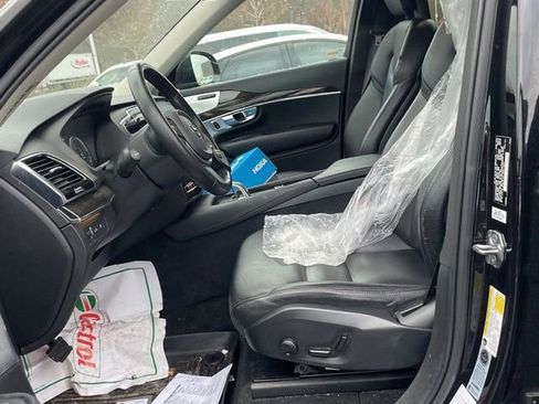 Used 2018 Volvo XC90 T8 Momentum w/ Convenience Package image 6