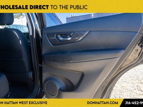 Used 2018 Nissan Rogue S image 19