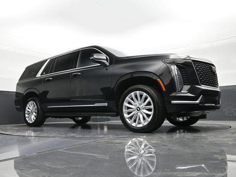 Certified 2025 Cadillac Escalade ESV Luxury RWD image 26