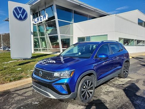 Certified 2022 Volkswagen Taos SE image 1