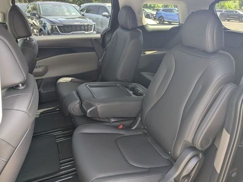 New 2026 Kia Carnival FWD image 12
