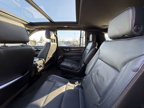 Used 2024 GMC Yukon XL Denali image 5