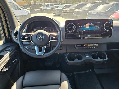 Used 2024 Mercedes-Benz Sprinter 2500 image 23