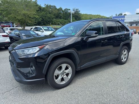 Used 2019 Toyota RAV4 XLE AWD/4WD image 2