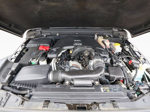 Used 2019 Jeep Wrangler Unlimited Sport S AWD/4WD image 35