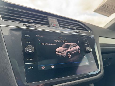 Used 2020 Volkswagen Tiguan SE R-Line image 25