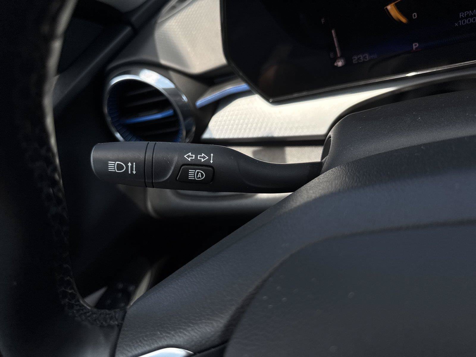 Used 2025 Chevrolet Trax LT w/ LT Convenience Package FWD image 20