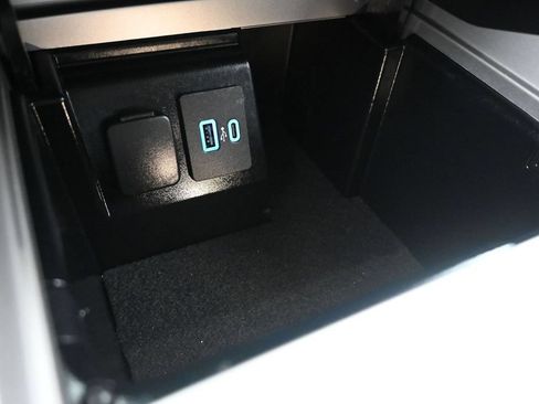 Certified 2022 Ford Explorer XLT RWD image 18