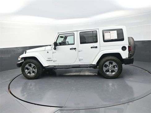 Used 2017 Jeep Wrangler Unlimited Sahara w/ Connectivity Group image 4