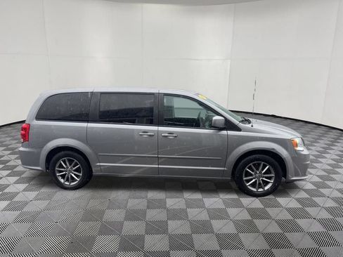 Used 2015 Dodge Grand Caravan SE FWD image 4