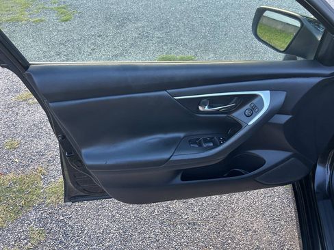 Used 2018 Nissan Altima 2.5 S FWD image 12