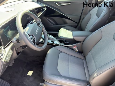 New 2026 Kia Niro EX FWD image 9