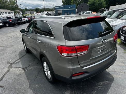 Used 2017 Kia Sorento AWD image 3