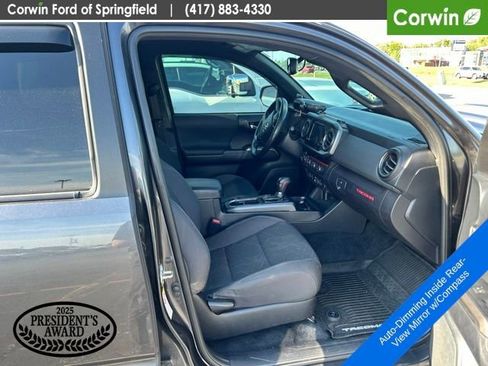Used 2018 Toyota Tacoma TRD Sport w/ Technology Package AWD/4WD image 13