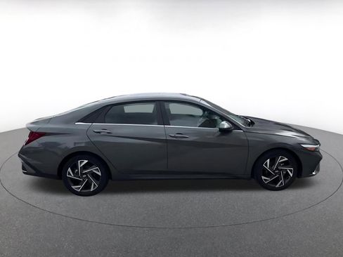 Used 2025 Hyundai Elantra SEL image 16